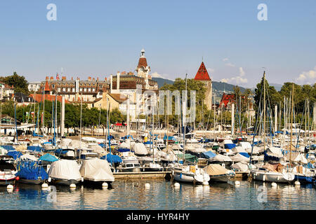 Lausanne, Svizzera - 26 agosto 2016: Marina con barche sul lago di Ginevra in Lausanne Ouchy villaggio di pescatori, in Svizzera Foto Stock