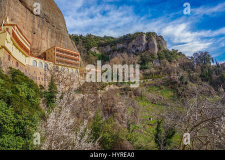 Il Santo Monastero di Mega Spileo è posto 10km dalla città di Kalavryta. Essa è la più antica in Grecia e uno dei più impressionanti. Foto Stock