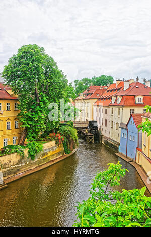 Isola di Kampa e Certovka Fiume e mulino ad acqua a Praga, Repubblica Ceca Foto Stock