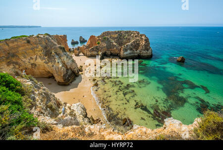 Scenic scogliere dorate vicino a Alvor, Portimao Algarve Foto Stock