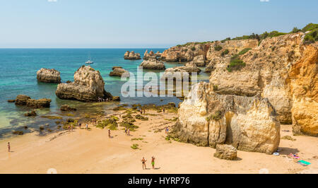 Scenic scogliere dorate vicino a Alvor, Portimao Algarve Foto Stock