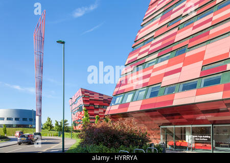 YANG Fujia edificio e altre strutture sul parco di innovazione al Giubileo Campus, Università di Nottingham e Nottingham, Inghilterra, Regno Unito Foto Stock