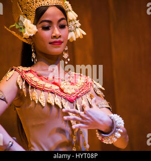 Square ritratto della tradizionale danza Apsara in Cambogia. Foto Stock