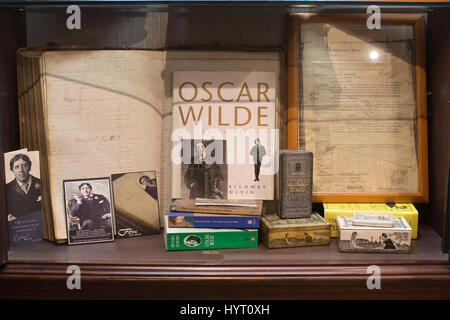James Fox J, più antico cigar shop a Londra stabilito da Robert Lewis nel 1787, mercanti di sigari su St Jame's Street, Londra, Inghilterra, Regno Unito Foto Stock
