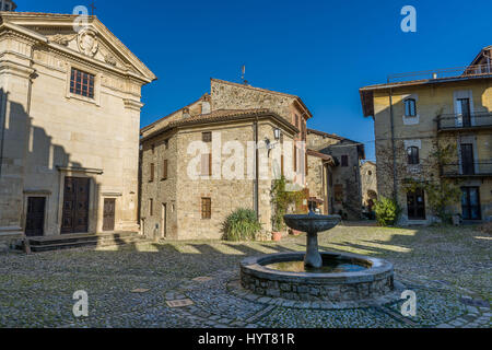 Il borgo medievale di Vigoleno, situato in Emilia Romagna Foto Stock