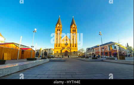 NYIREGYHAZA, Ungheria - 13 dicembre 2016: facciata della Concattedrale di Nostra Signora degli Ungheresi in Nyiregyhaza città, Debrecen Foto Stock