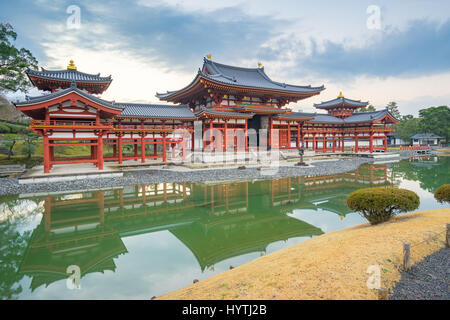 Kyoto, Giappone - 31 dicembre 2015: Byodo-in è un tempio buddista nella città di Uji nella prefettura di Kyoto, Giappone. Esso è congiuntamente un tempio di Jodo-shu Foto Stock