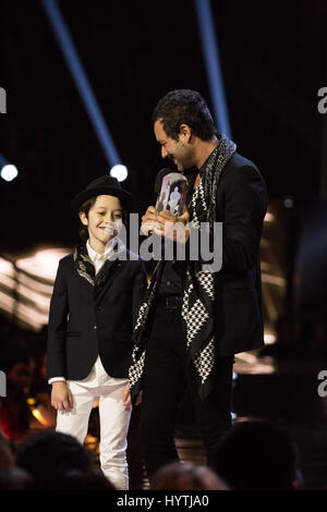 Leonard Cohen figlio di Adamo e nipote Cassio accettare l'Album del premio di anno in suo onore a 2017 premi di Juno. Foto Stock