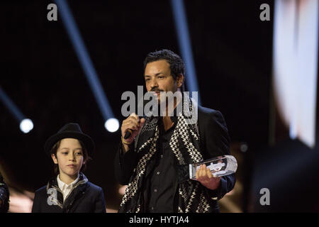 Leonard Cohen figlio di Adamo e nipote Cassio accettare l'Album del premio di anno in suo onore a 2017 premi di Juno. Foto Stock