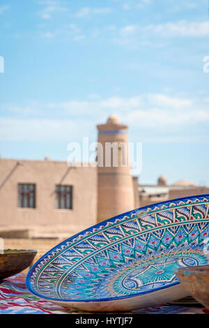 Ceramiche con tradizionali motivi uzbeka Khiva nella città vecchia, Uzbekistan Foto Stock