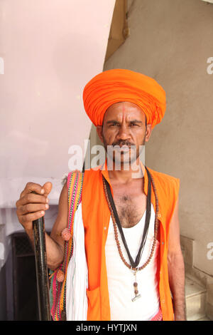 Un sadhu (sanscrito sadhu, 'santo uomo'), Haridwar, India, Naga – un buon uomo o santo uomo (Foto Copyright © di Saji Maramon) Foto Stock