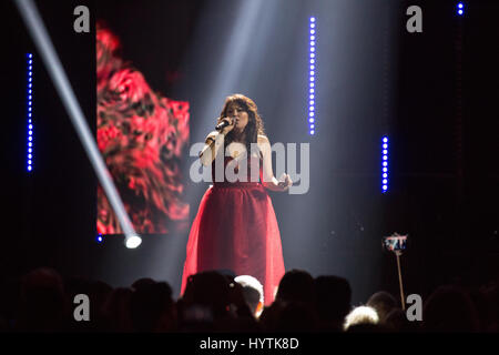 Tanya Tagaq suona con una tribù chiamata rosso alla 2017 premi di Juno. Foto Stock