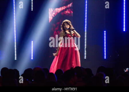 Tanya Tagaq suona con una tribù chiamata rosso alla 2017 premi di Juno. Foto Stock