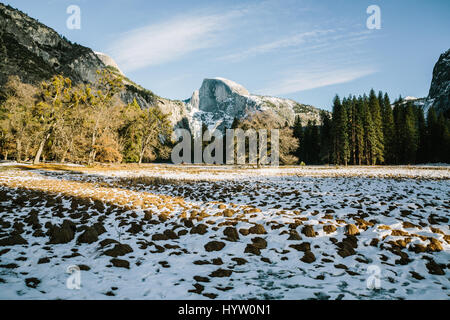 Vista della Valle di mezza cupola a Yosemite, California, Stati Uniti d'America Foto Stock