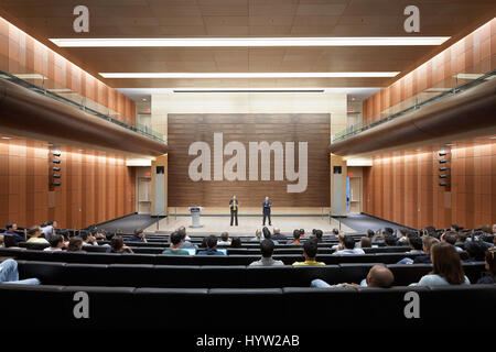 Vista interna dell'Auditorium. University of Michigan, Stephen M. Ross School of Business, Ann Arbor, Stati Uniti. Architetto: Kohn Pedersen Fox come Foto Stock