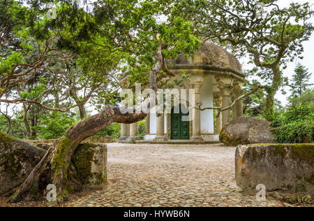 Cappella della pena nei giardini del palazzo, Sintra Portogallo, 30 giugno 2016 Foto Stock