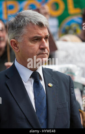 Londra, Regno Unito. 26 apr, 2017. Mick contanti, RMT Segretario generale. Credito: Steve Parkins/Alamy Live News Foto Stock