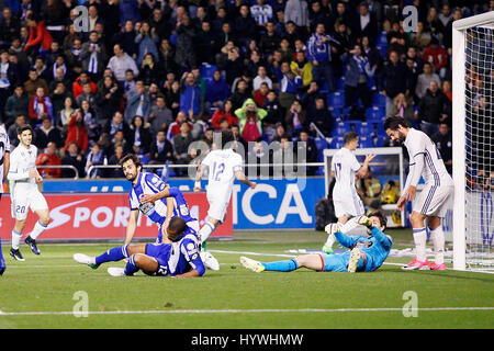 Coruna, Spagna. 26 apr, 2017. Durante una spagnola La Liga partita di calcio tra Deportivo La Coruna e Real Madrid al Riazor stadium di A Coruna, Spagna, mercoledì 26 aprile, 2017. Credito: Gtres Información más Comuniación on line,S.L./Alamy Live News Foto Stock