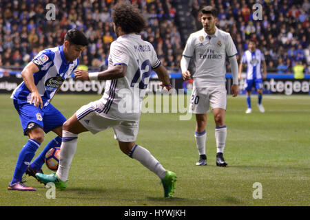 La Coruna, Spagna. 26 apr, 2017. LA CORUNA, Spagna. Aprile 26th, 2017 - Juanfran e Marcelo . La Liga Santander giornata 34 gioco tra Deportivo de La Coruña e del Real Madrid. Il punteggio finale è stato 2-6 in favore della visita di team. Foto: Monica Arcay Carro | PHOTO MEDIA EXPRESS Credit: VWPics/Alamy Live News Foto Stock