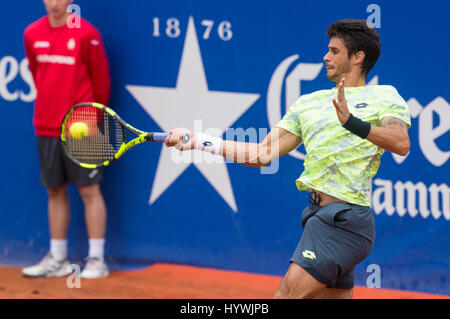 Barcellona, Spagna. Il 26 aprile, 2017. Brasiliano giocatore di tennis Rogerio Dutra Silva durante un secondo round gioco contro Rafael Nadal a "Barcelona Open Banc Sabadell - 65º Trofeo Conde de Godó'. Credito: David Grau/Alamy Live News. Foto Stock