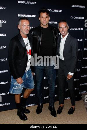 Las Vegas, NV, Stati Uniti d'America. 6 apr, 2017. Dan Caten, Ricky Martin e Dean Caten presso gli arrivi per Dsquared2 Grand Opening Party, i negozi di cristalli, Las Vegas, nanovolt Aprile 6, 2017. Credito: JA/Everett raccolta/Alamy Live News Foto Stock