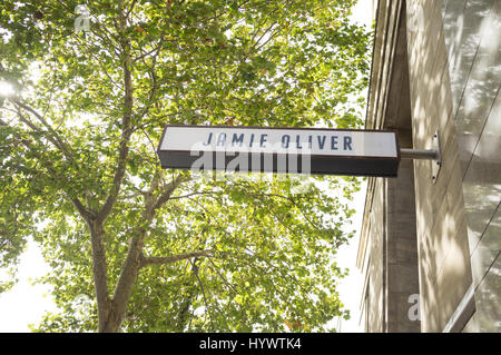 Adelaide, Australia. 7 apr, 2017. Foto di Jamie Oliver ristorante in Adelaide. British celebrity chef Jamie Oliver ha acquistato sei Jamie's Italian Australian ristoranti dal proprietario del Keystone Hospitality Group che ha andato in amministrazione controllata con debiti di AUS $ 80 milioni di credito: amer ghazzal/Alamy Live News Foto Stock