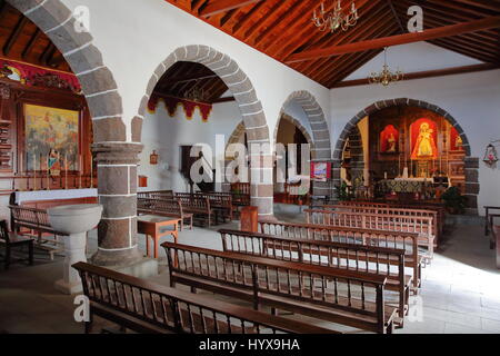 CHIPUDE, La Gomera, Spagna - 24 Marzo 2017: l'interno della chiesa di Chipude (la Iglesia de la Virgen de la Candelaria) Foto Stock