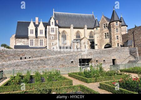 La quattrocentesca cappella Chateau d'Angers. È un castello nella città di Angers nella Valle della Loira nel dipartimento di Maine-et-Loire in Francia. Foto Stock