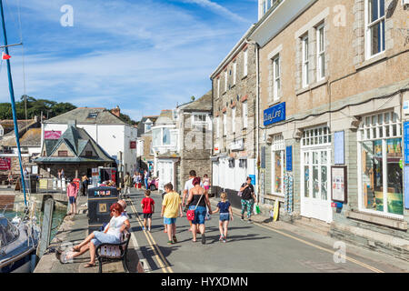 Padstow Cornwall Padstow village center e negozi del porto e le barche della Cornovaglia ovest paese Inghilterra gb uk eu europe Foto Stock