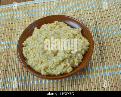 Harees - Middle Eastern bollito di, incrinato o grossolanamente-grano macinato, mista con carne. Foto Stock