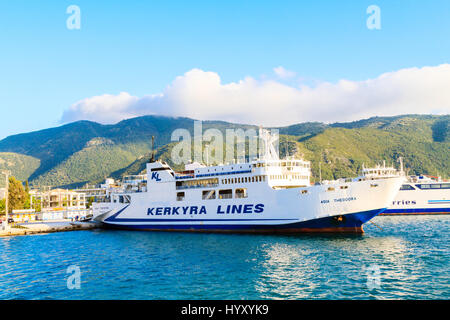 Il traghetto sul Mar Mediterraneo in Grecia. Il traghetto Corfu - Igoumenitsa nel porto di Igoumenitsa. Foto Stock