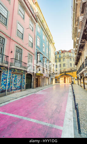 La colorata Rua de Sao Paulo a Lisbona, Portogallo, giugno-28-2016 Foto Stock