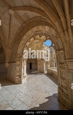 Vista del chiostro nel monastero di San Geronimo, 06-29-2016 Lisbona Foto Stock