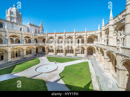 Vista del chiostro nel monastero di San Geronimo, 06-29-2016 Lisbona Foto Stock