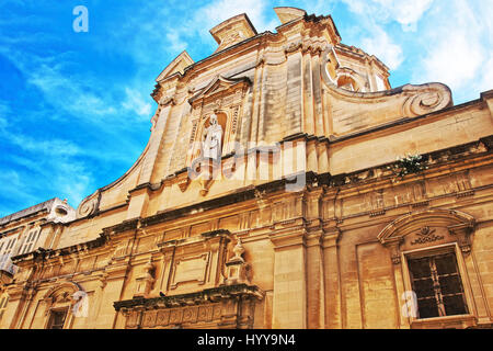 La facciata della chiesa di St Nicholas de La Valletta, Malta Foto Stock