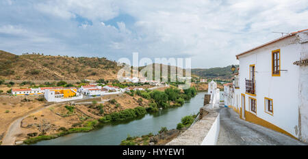 Vista panoramica di Mertola, distretto di Beja, Portogallo Foto Stock