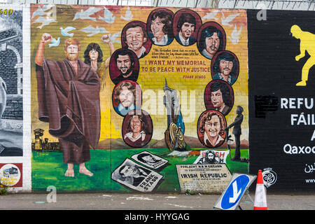 Il repubblicano carta murale di Falls Road, Belfast, County Antrim, Irlanda del Nord, Regno Unito Foto Stock