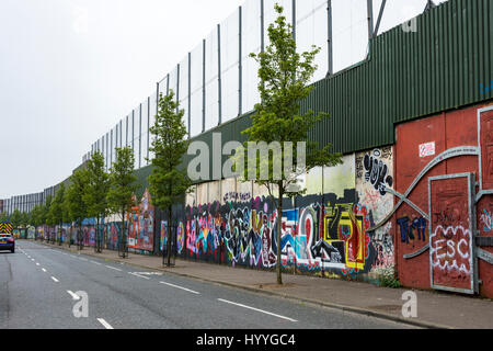 La parete di pace, Cupar modo, Belfast, County Antrim, Irlanda del Nord, Regno Unito Foto Stock