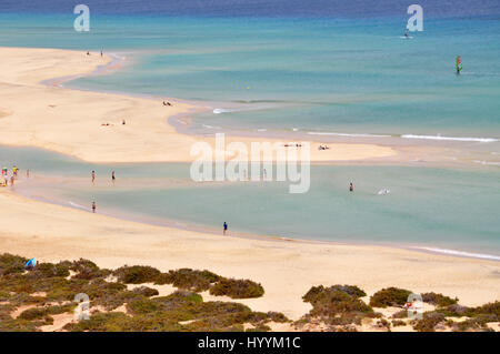 Sotavento spiaggia vista dall'alto su Fuerteventura isole Canarie in Spagna durante le vacanze estive Foto Stock