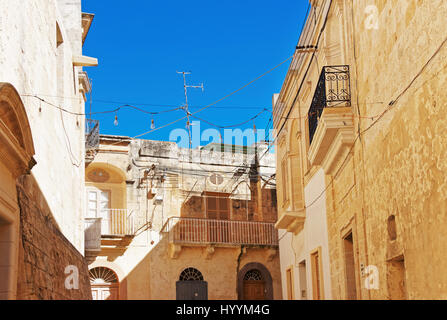 Architettura tradizionale degli edifici in strada di Rabat, Malta Foto Stock