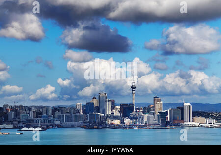 Auckland è la città più grande della Nuova Zelanda, vista dal Monte Victoria, Devonport Foto Stock