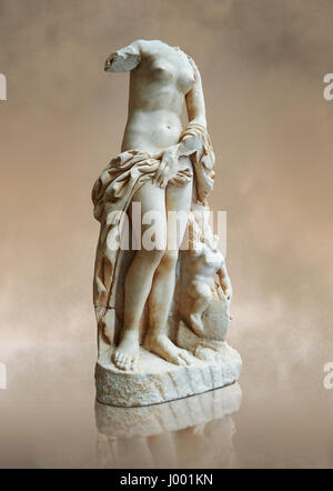 Ii sec. d.c. statua romana di Afrodite o Venere, modesto Aphrodite stile, Merida Museo Nazionale Romano, Spagna Foto Stock