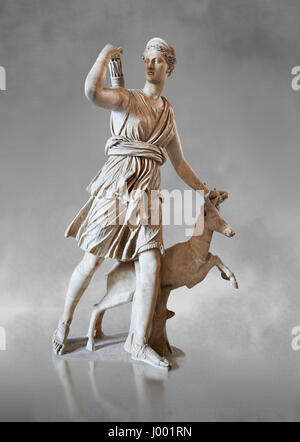 Artemis e un cervo, noto come 'Diana di Versailles", 1° - 2° cent statua romana in marmo, dall'Italia. Inv MR 152 o Ma 589, al museo del Louvre a Parigi Foto Stock