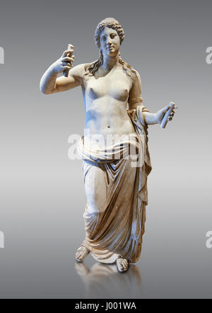 1a o 2a cento AD statua romana di Afrodite- tipo noto come la Venere di Arles da Roma. Inv MR 366 ( o MA 437), al museo del Louvre di Parigi. Foto Stock