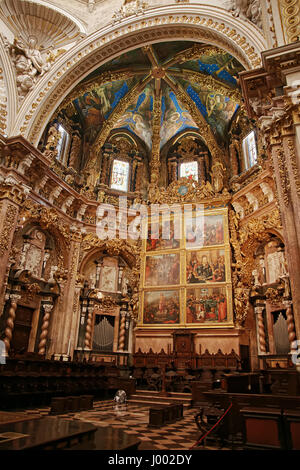 Valencia, Spagna - 25 agosto 2011: Altare nella Cattedrale Metropolitana di Valencia, Spagna Foto Stock