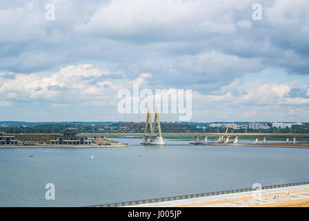 KAZAN, Russia - 25 giugno 2016: un millennio bridre attraverso il fiume Kazanka a Kazan, Repubblica di Tatarstan, Russia. Foto Stock