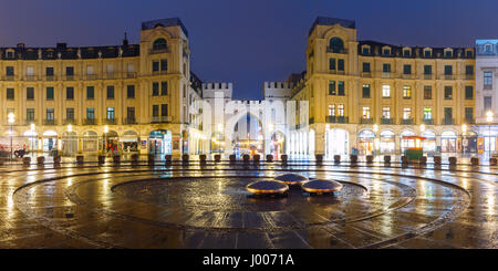 Karlstor Gate e Karlsplatz a Monaco di Baviera, Germania Foto Stock