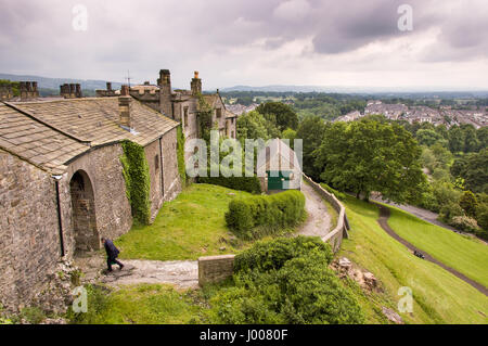 Clitheroe, England, Regno Unito - 16 Giugno 2007: Il stalbles e il palazzo di giustizia del castello a Clitheroe in Lancashire. Foto Stock