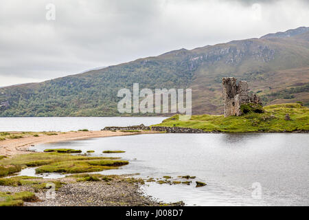 Ardvreck Castle. Nel XV secolo il MacLeods di Assynt costruito un castello su un buon sito difensivo a nord-est di Loch Assynt. Foto Stock