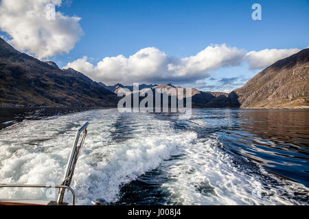 Lasciando il Cuillin dietro, Loch Scavaig, Isola di Skye. Foto Stock